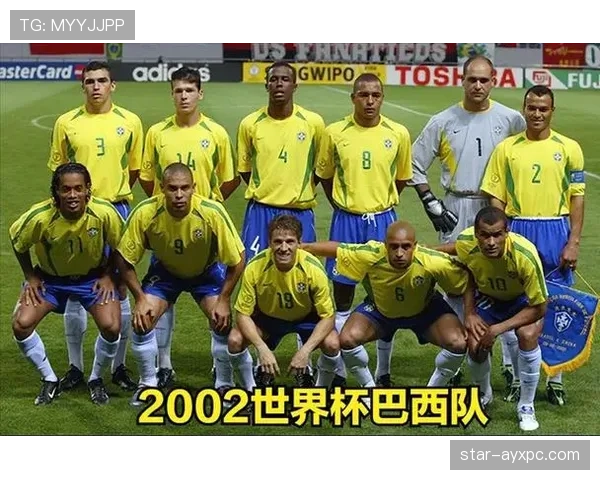 罗纳尔迪尼奥白天像隔壁大叔买菜，晚上像巡回秀开趴，反差也太奢侈了吧
